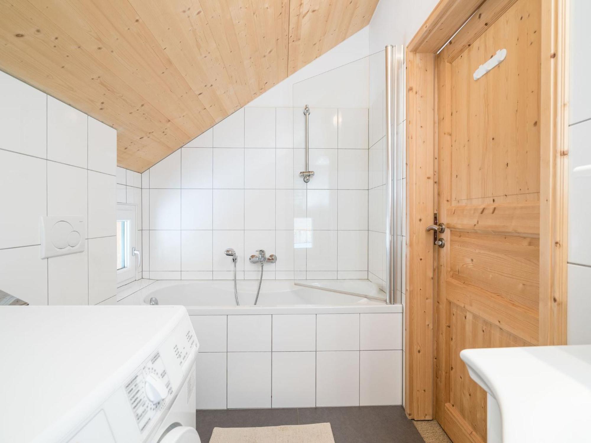Wooden Chalet in Hohentauern with a Garden Exterior foto