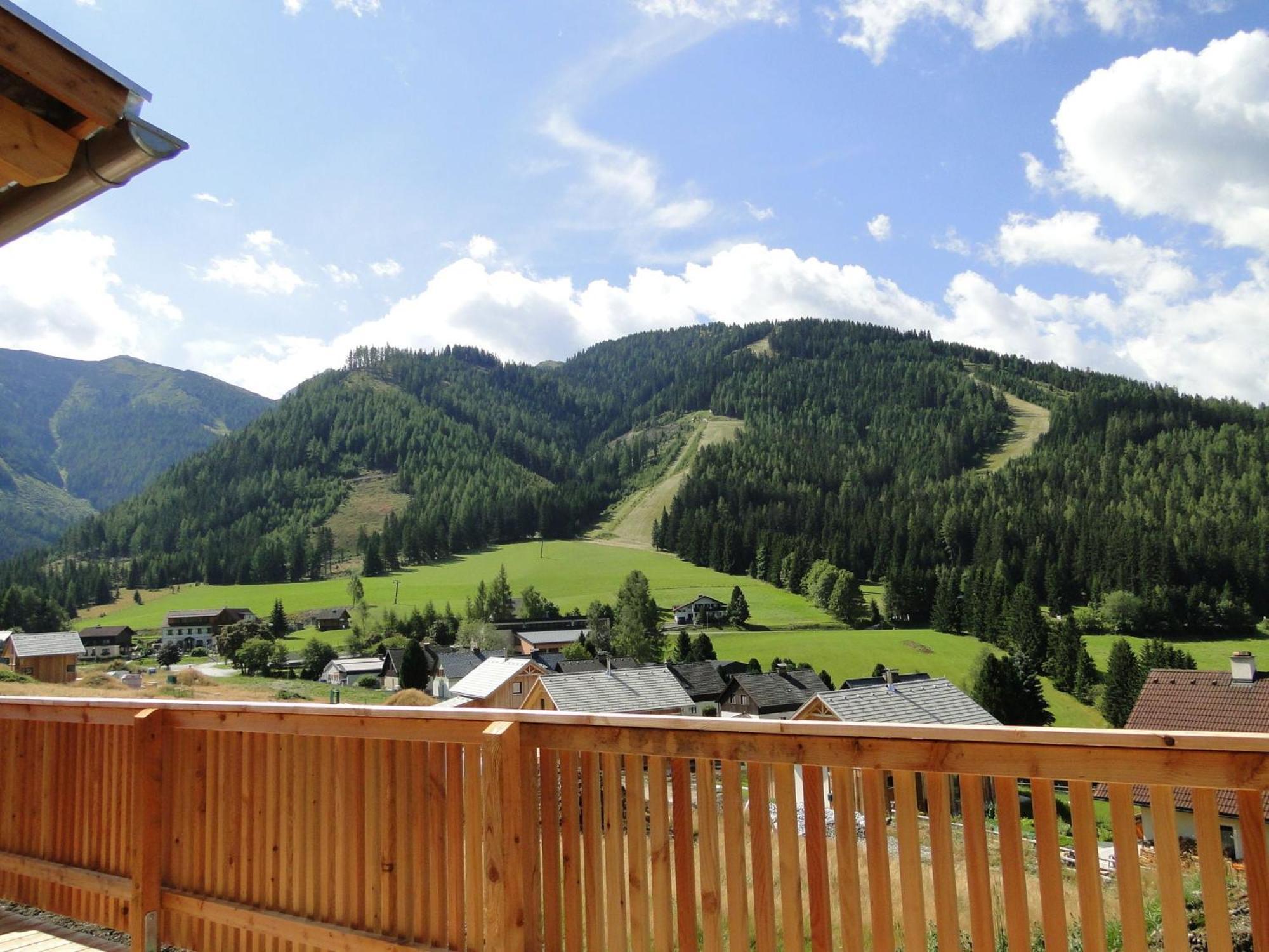 Wooden Chalet in Hohentauern with a Garden Exterior foto